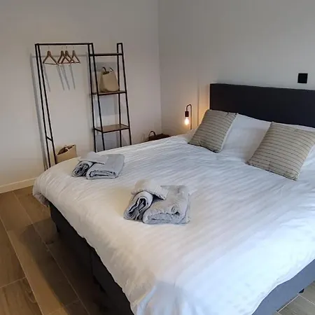 Luxueus, Ruim Op 350m Het * Oostende